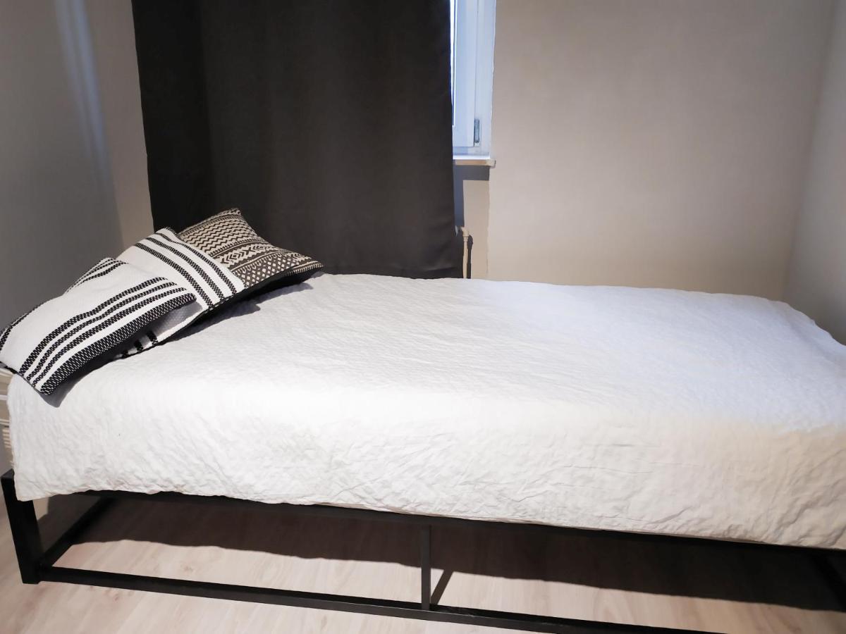 Alte Schule Gaestehaus - Fraeulein Apartment بيتبورغ المظهر الخارجي الصورة